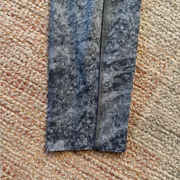 Women’s Lululemon Fast & Free 7/8 leggings - ice grey - size‎ 4 - Picture 9 of 10